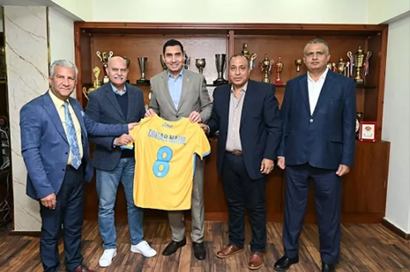 "أحد أهم القلاع الرياضية".. جوهر نبيل يزور النادي الإسماعيلي 